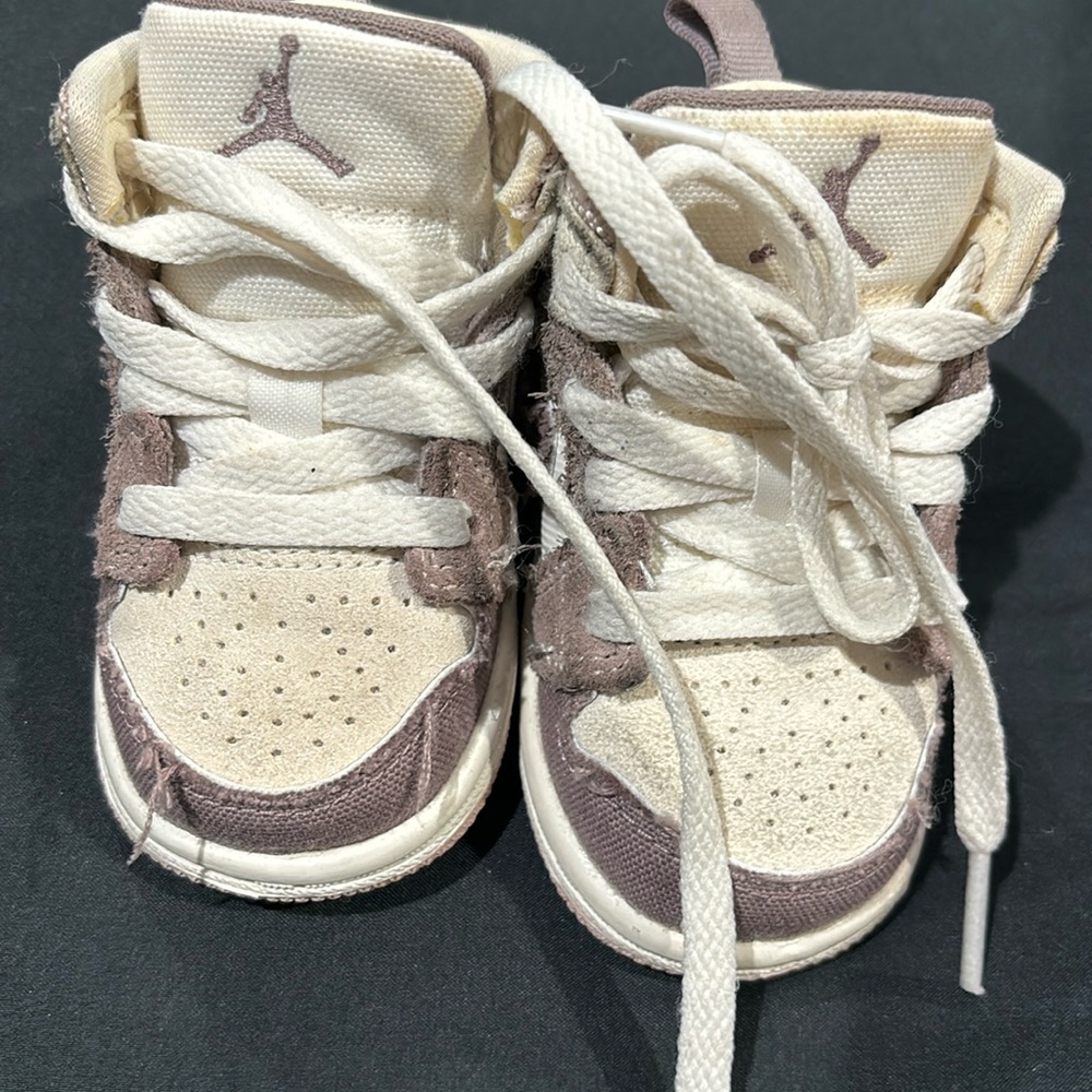 Baby Jordan 1 mids